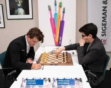 Magnus Carlsen playing Yagiz Kaan Erdogmus in Malmö