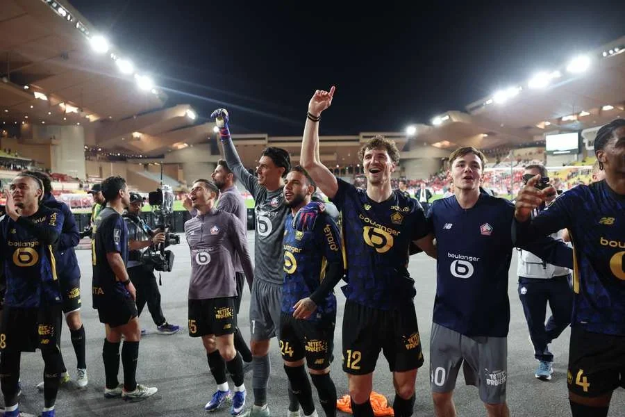 Los jugadores de Lille celebran tras el partido